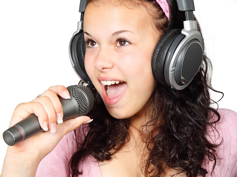 Aplikasi Karaoke Offline untuk Android Gratis, Bebas Nyanyi Sepuasnya 